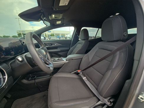 Used 2026 Chevrolet Equinox EV LT FWD image 17
