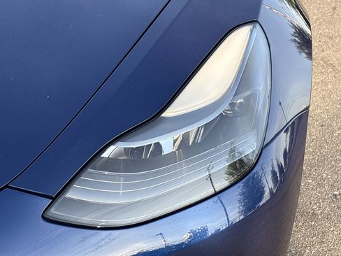 Used 2021 Tesla Model 3 Performance image 11