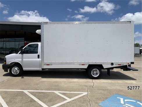 Used 2024 Chevrolet Express 3500 w/ Power Convenience Package RWD image 4