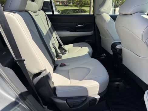 Used 2025 Toyota Grand Highlander FWD image 14