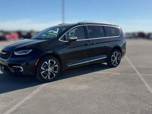 New 2026 Chrysler Pacifica Pinnacle image 1