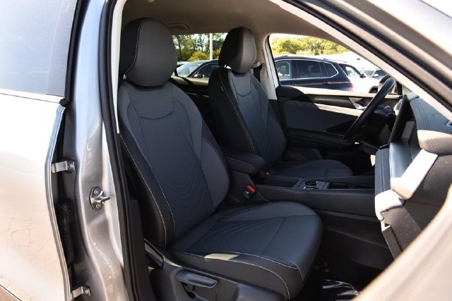 Used 2025 Volkswagen Tiguan SE AWD/4WD image 20