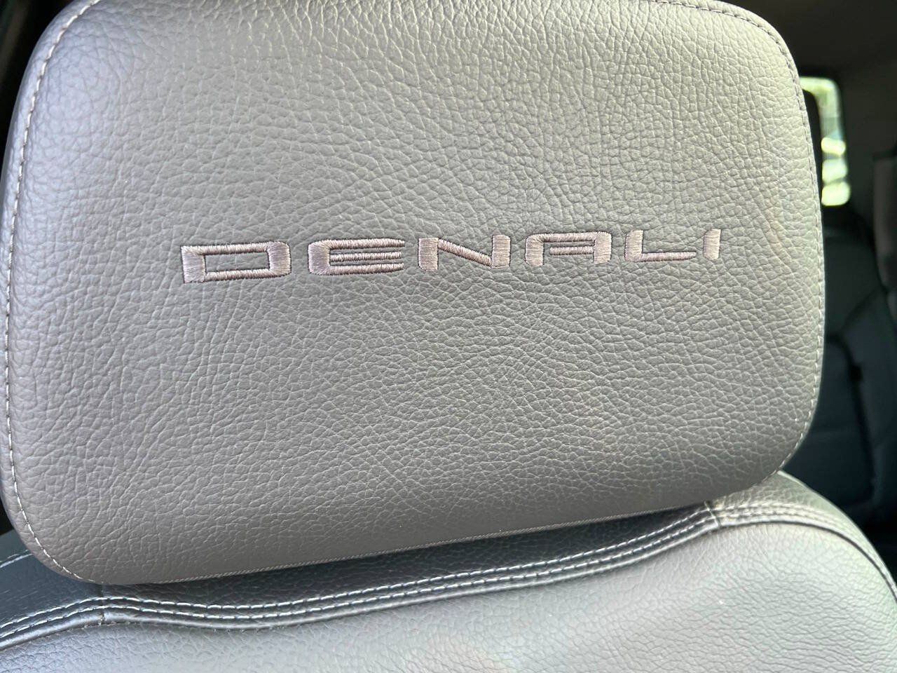 Used 2022 GMC Sierra 3500 Denali w/ Denali Ultimate Package AWD/4WD image 17