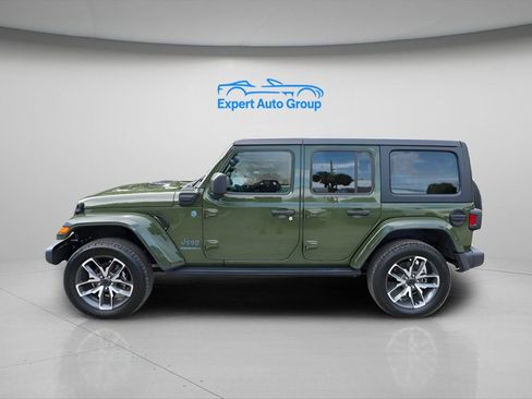 Used 2024 Jeep Wrangler Unlimited w/ Convenience Group AWD/4WD image 2
