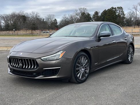 Used 2018 Maserati Ghibli GranLusso image 2