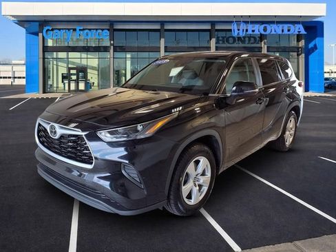 Used 2023 Toyota Highlander L FWD image 4