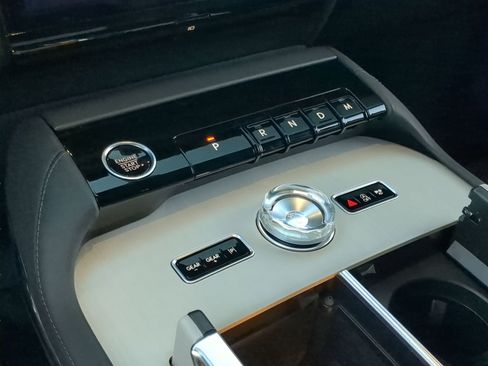 New 2026 Lincoln Navigator L Premier AWD/4WD image 19