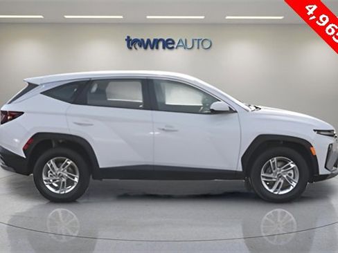 Used 2025 Hyundai Tucson SE image 7