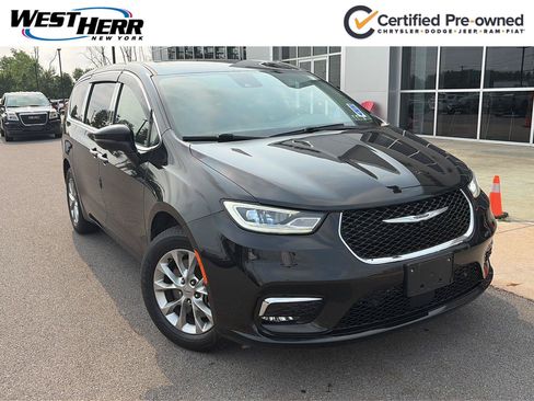 Used 2023 Chrysler Pacifica Touring-L w/ Uconnect Theater Family Group AWD/4WD image 1