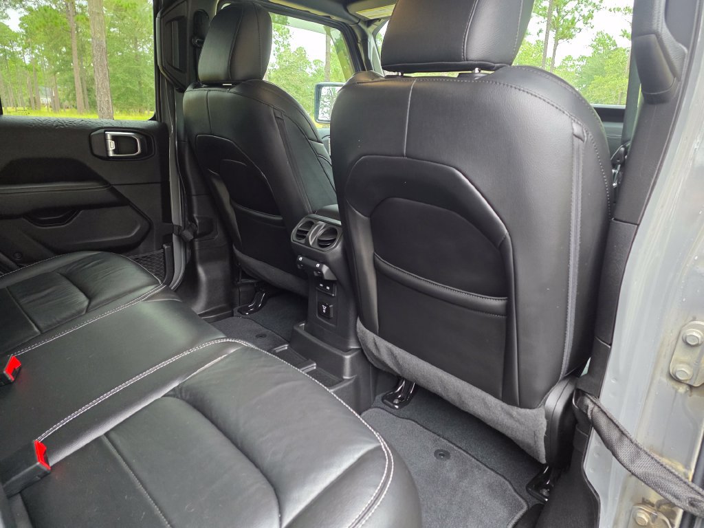 Used 2022 Jeep Wrangler Unlimited Sahara w/ Cold Weather Group AWD/4WD image 25