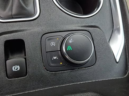 Certified 2023 Chevrolet Traverse LS FWD image 26