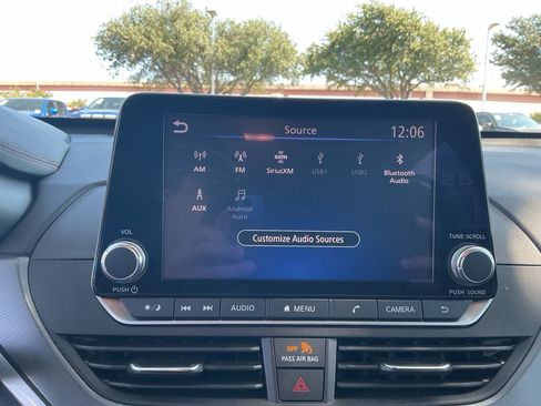 Used 2024 Nissan Altima 2.5 SR FWD image 25
