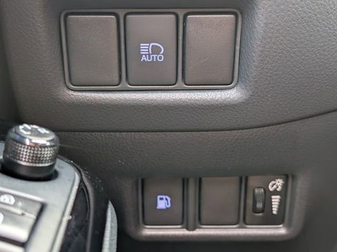 Used 2020 Toyota C-HR XLE FWD image 27