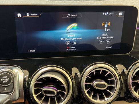 Used 2021 Mercedes-Benz GLB 250 image 21