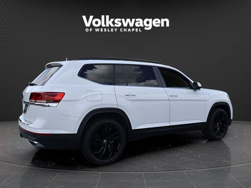 Used 2023 Volkswagen Atlas SE w/ Black Wheel Package FWD image 8