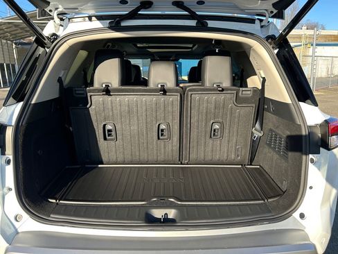 Used 2025 Nissan Pathfinder Platinum w/ Cargo Package image 24