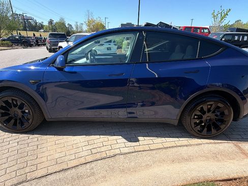 Used 2023 Tesla Model Y Long Range image 11