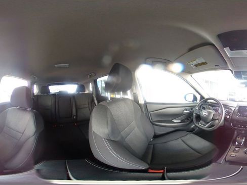 Used 2025 Nissan Rogue SV image 43