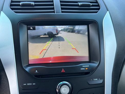 Used 2015 Ford Explorer XLT w/ Equipment Group 202A FWD image 28