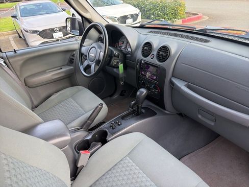 Used 2007 Jeep Liberty Sport image 15
