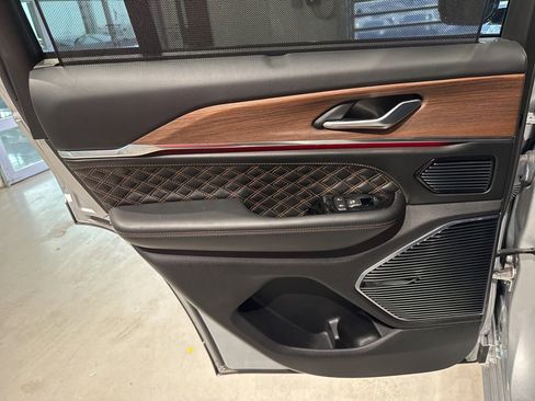 Used 2022 Jeep Grand Cherokee Summit w/ Luxury Tech Group V image 37