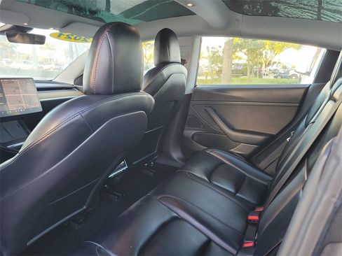 Used 2021 Tesla Model 3 Standard Range Plus image 8