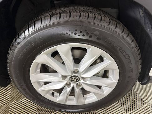 Used 2022 Toyota Corolla Cross LE FWD image 12