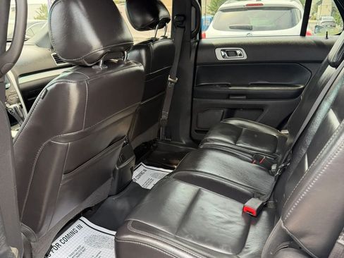 Used 2014 Ford Explorer XLT w/ Equipment Group 202A AWD/4WD image 9