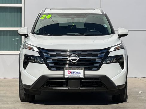 Used 2024 Nissan Rogue SV w/ SV Premium Package image 6