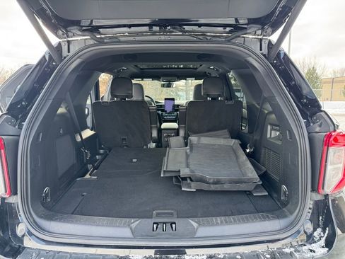 Used 2024 Ford Explorer ST w/ Technology Package image 26