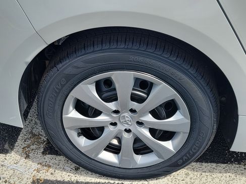 Used 2023 Toyota Corolla LE FWD image 10