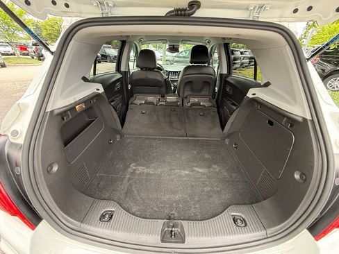 Used 2020 Chevrolet Trax LT w/ LT Convenience Package FWD image 27