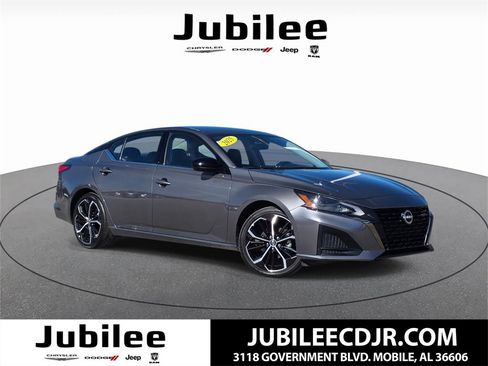 Used 2025 Nissan Altima 2.5 SR image 1
