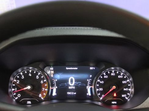 Used 2023 Jeep Compass Latitude AWD/4WD image 18
