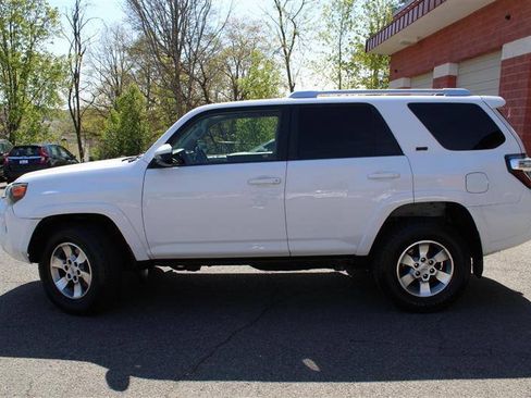 Used 2016 Toyota 4Runner SR5 AWD/4WD image 2