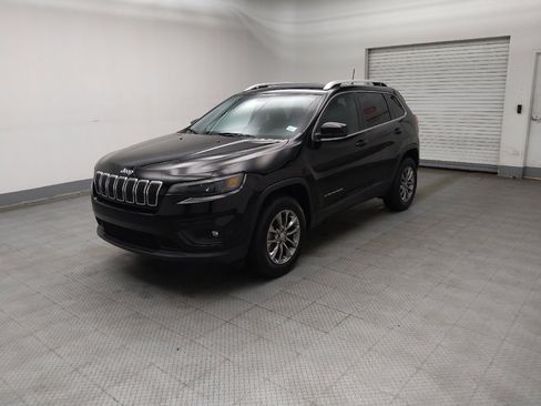 Used 2019 Jeep Cherokee Latitude Plus image 2