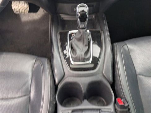 Used 2018 Nissan Rogue SL w/ Premium Package image 17