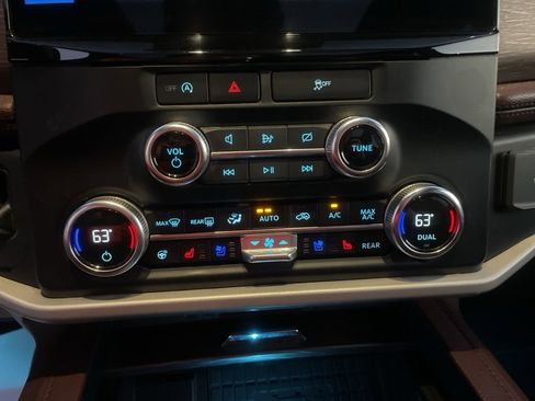 Used 2024 Ford Expedition Max Limited image 23