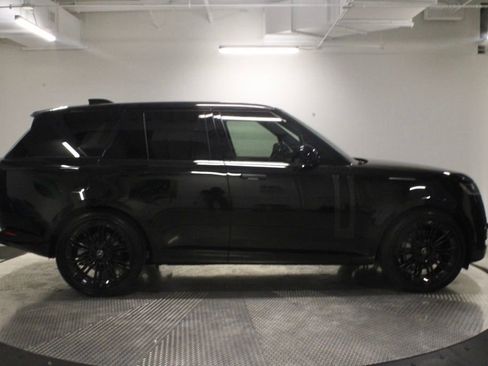 Used 2025 Land Rover Range Rover SE AWD/4WD image 8