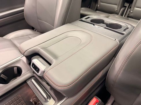 Used 2025 Ford Expedition Active image 41