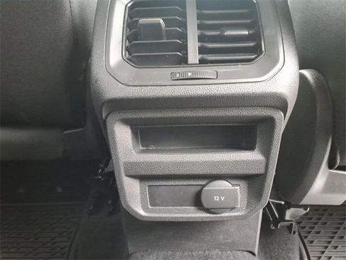 Used 2019 Volkswagen Tiguan S image 17