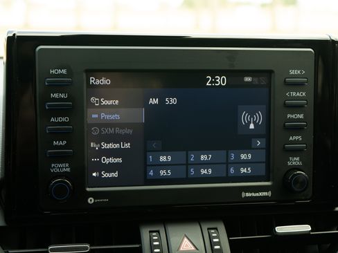 Used 2022 Toyota RAV4 XLE Premium image 28