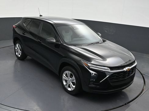 Used 2024 Chevrolet Trax LS FWD image 24