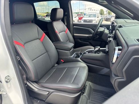 Used 2024 Chevrolet Colorado Z71 w/ Z71 Convenience Package 2 AWD/4WD image 11