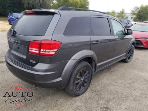 Used 2020 Dodge Journey SE w/ Blacktop Package image 4