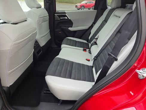 New 2025 Mitsubishi Outlander SE image 14