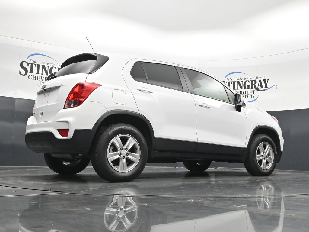 Certified 2022 Chevrolet Trax LS w/ Tint and Cruise Package AWD/4WD image 32