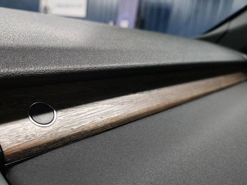 Used 2018 Land Rover Discovery HSE image 45