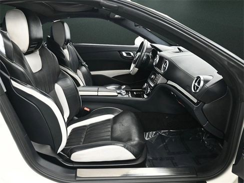 Used 2015 Mercedes-Benz SL 550 w/ White Arrow Edition image 15