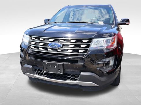Used 2016 Ford Explorer XLT w/ Equipment Group 202A AWD/4WD image 4